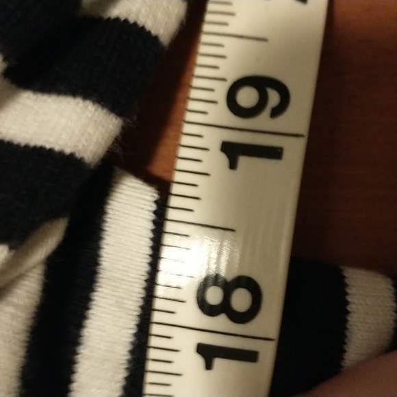 J. Crew woman's size SP cotton authentic top with embroidered daisies - Picture 7 of 10